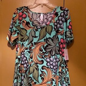 Wine Lovers - LulaRoe Perfect Tee (M)